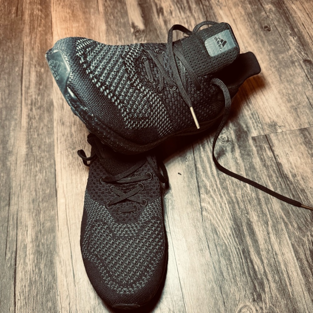 Adidas Ultra Boost sneakers SZ 10 US